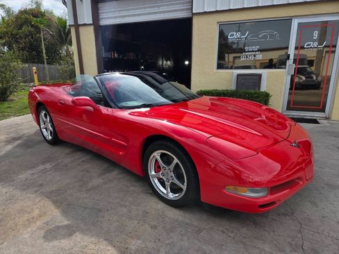 Used 2004 Chevrolet Corvette Convertible w/ Preferred Equipment Group RWD image 4