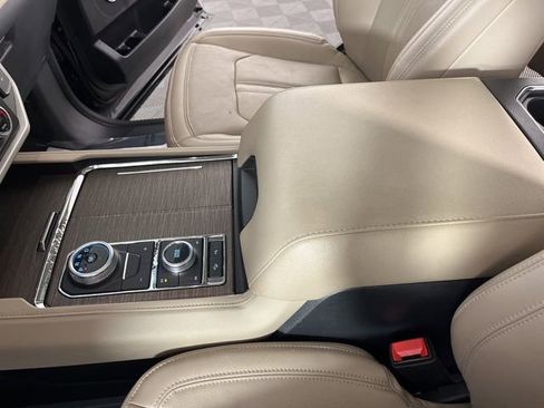 Used 2023 Ford Expedition Limited image 30