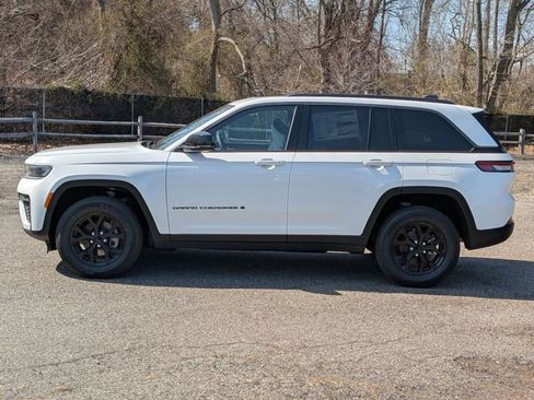 New 2026 Jeep Grand Cherokee Altitude AWD/4WD image 6
