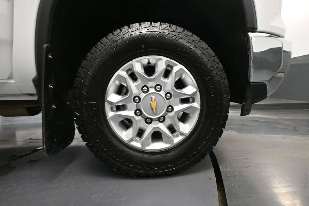 Used 2025 Chevrolet Silverado 3500 LT w/ Safety Package AWD/4WD image 12