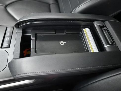 Used 2020 Toyota Highlander XLE AWD/4WD image 19