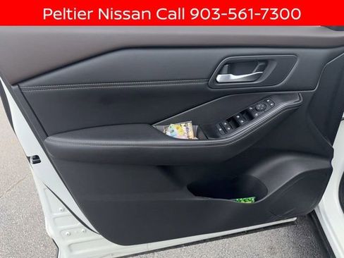 Used 2022 Nissan Rogue SV w/ SV Premium Package image 10