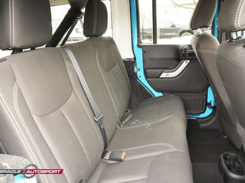 Used 2017 Jeep Wrangler Unlimited Rubicon w/ Max Tow Package image 39