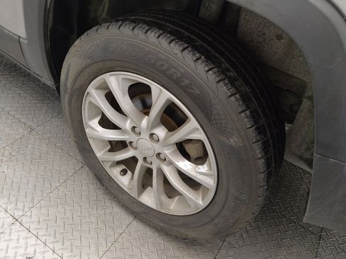 Used 2019 Jeep Cherokee Latitude w/ Popular Appearance Group image 31