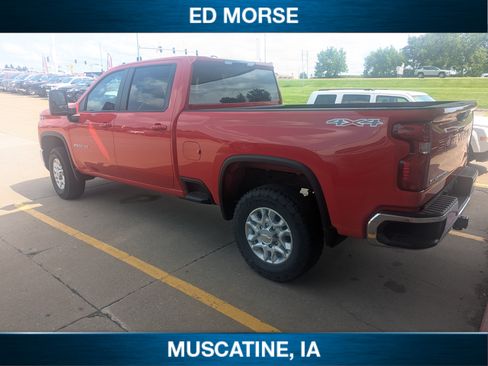Used 2025 Chevrolet Silverado 2500 LT w/ Convenience Package AWD/4WD image 4