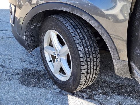 Used 2017 Ford Explorer XLT image 34