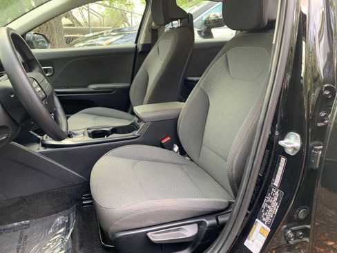 Used 2025 Kia K4 LXS image 24