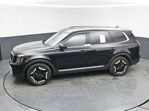 Used 2024 Kia Telluride EX w/ EX Captain's Chair Package AWD/4WD image 38