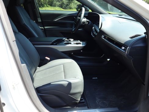 Used 2024 Cadillac Lyriq Luxury RWD image 30