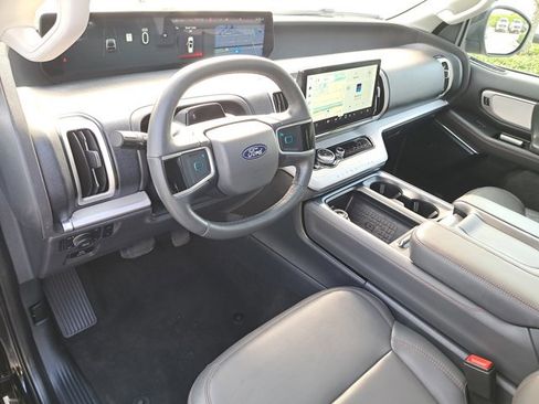 Certified 2025 Ford Expedition Active image 17