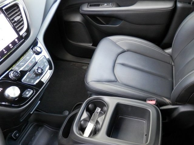 Used 2026 Chrysler Pacifica Select FWD image 25