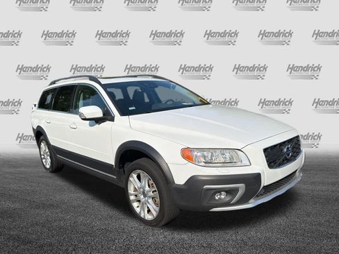 Used 2016 Volvo XC70 T5 Platinum w/ Protection Package FWD image 2
