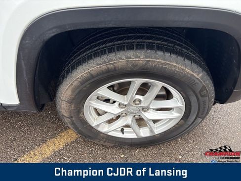 Used 2023 Jeep Grand Cherokee L Laredo image 15