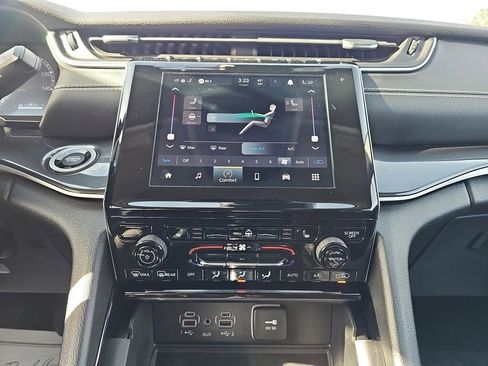 Used 2023 Jeep Grand Cherokee Laredo w/ Luxury Tech Group I image 26