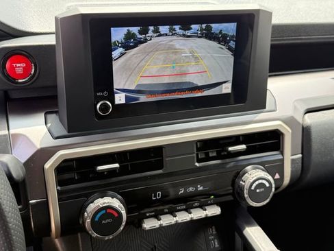 Used 2025 Toyota Tacoma TRD Off-Road AWD/4WD image 18