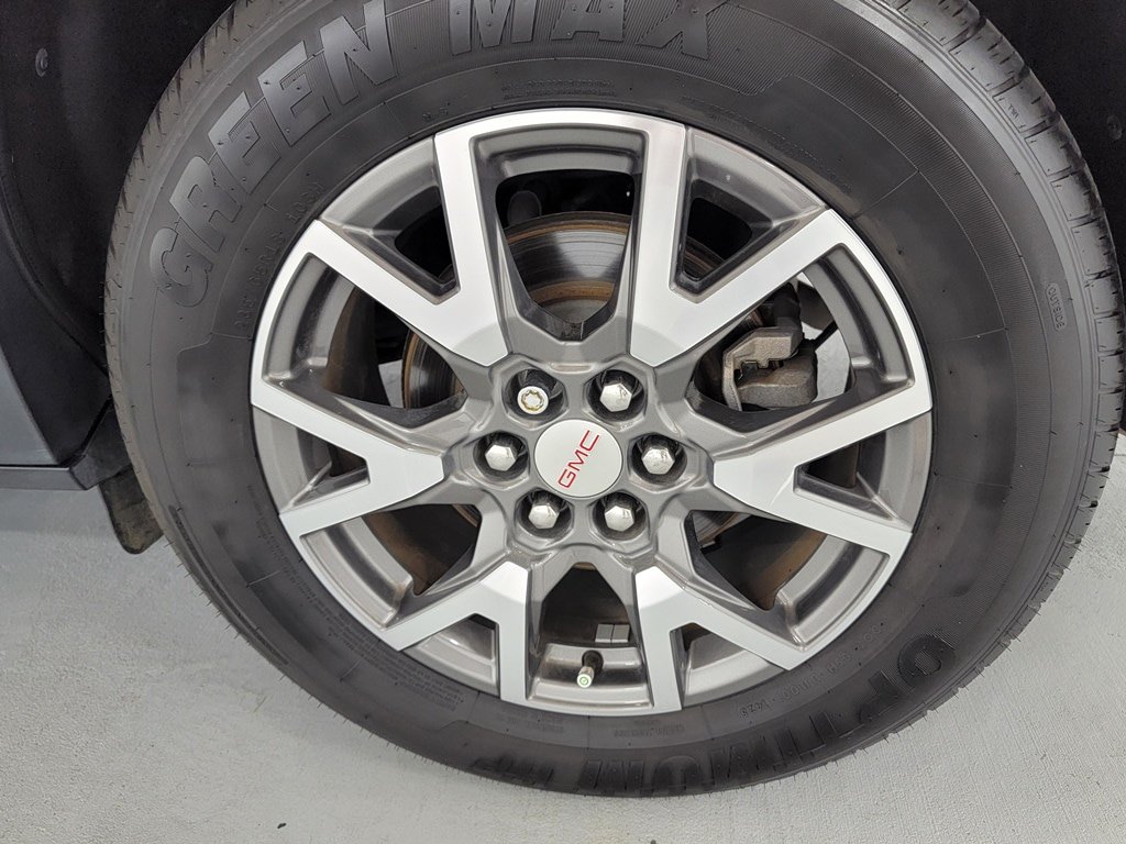 Used 2020 GMC Acadia SLE w/ Driver Convenience Package FWD image 10