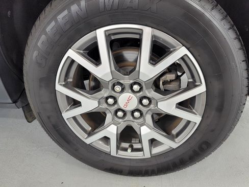 Used 2020 GMC Acadia SLE w/ Driver Convenience Package FWD image 10