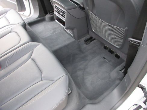 Used 2025 Audi Q8 Premium Plus image 21