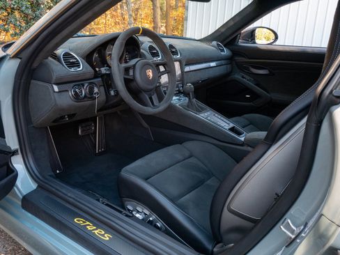 Used 2024 Porsche 718 Cayman GT4 RS image 4