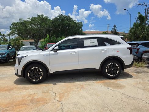 New 2026 Kia Sorento S w/ S Panoramic Sunroof Package FWD image 5