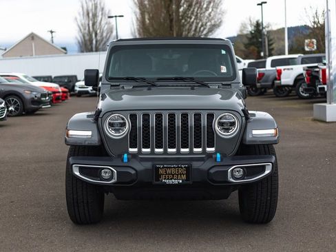 Used 2022 Jeep Wrangler Unlimited Sahara w/ Cold Weather Group image 7