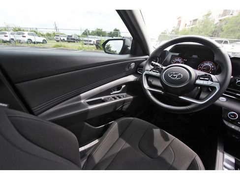 Certified 2022 Hyundai Elantra SEL w/ Convenience + Premium Package FWD image 9