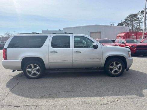 Used 2012 Chevrolet Suburban LTZ image 4