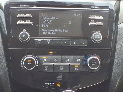 Used 2018 Nissan Rogue Sport S AWD/4WD image 6