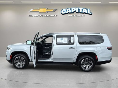 Used 2023 Jeep Wagoneer L Series II AWD/4WD image 9
