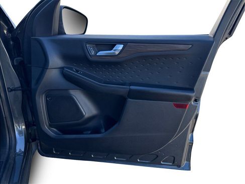 Used 2020 Ford Escape Titanium FWD image 19
