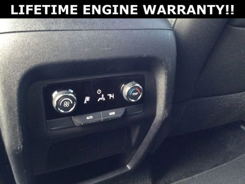 Used 2025 Chevrolet Traverse LT image 23