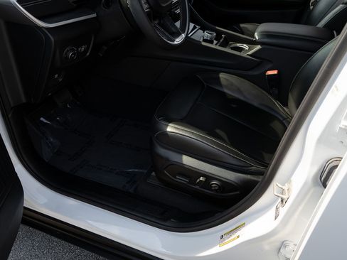 Used 2023 Jeep Grand Cherokee L Limited image 18