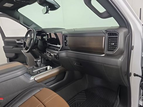 Used 2025 Chevrolet Silverado 1500 High Country w/ Technology Package AWD/4WD image 31