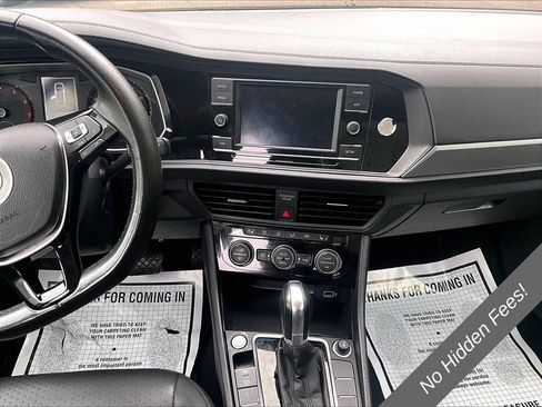 Used 2019 Volkswagen Jetta SE w/ Cold Weather Package FWD image 5