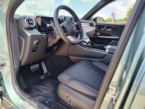New 2026 Mercedes-Benz GLC 300 4MATIC image 2