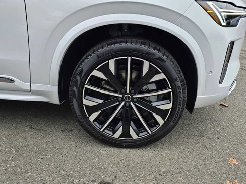 New 2026 Volvo XC90 B6 Plus w/ Protection Package Premier image 9