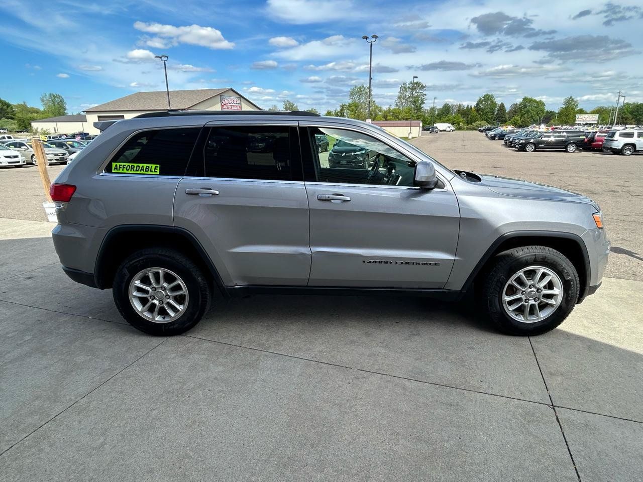 Used 2018 Jeep Grand Cherokee Laredo AWD/4WD image 4
