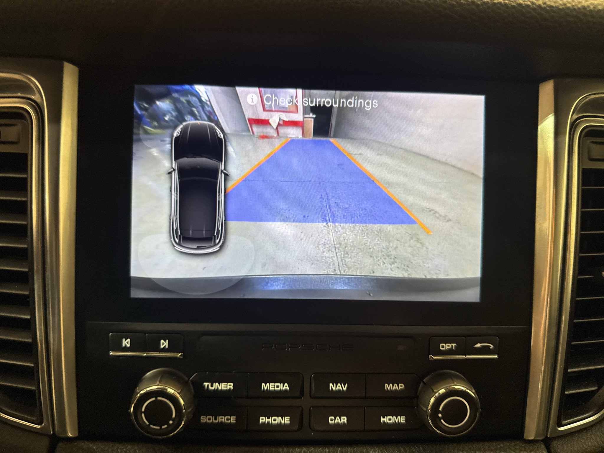 Used 2018 Porsche Macan AWD/4WD image 22