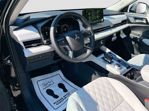 New 2025 Mitsubishi Outlander SEL image 9