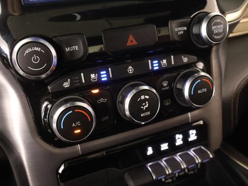 Used 2022 RAM 1500 Limited w/ Body Color Bumper Group AWD/4WD image 8
