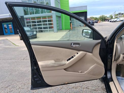 Used 2010 Nissan Altima Hybrid Sedan FWD image 8