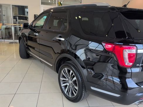 Used 2018 Ford Explorer Platinum image 3