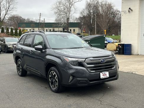 Certified 2025 Subaru Forester Premium AWD/4WD image 3