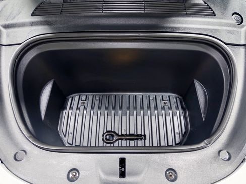 Used 2022 Tesla Model Y Long Range image 24