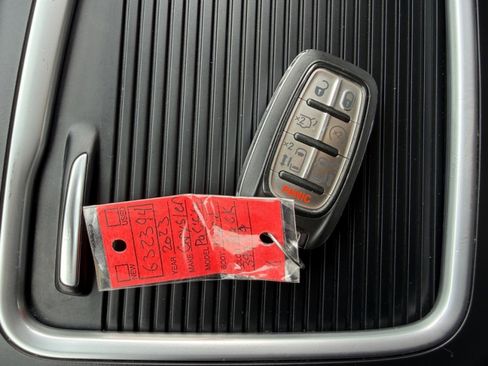 Used 2023 Chrysler Pacifica Touring-L FWD image 42