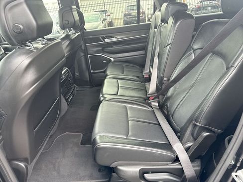 Used 2024 Jeep Wagoneer L Series III w/ Flexible Seating Group AWD/4WD image 64