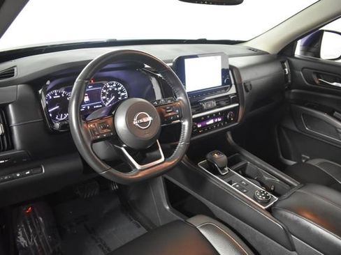 Used 2022 Nissan Pathfinder SL w/ SL Black Package AWD/4WD image 13