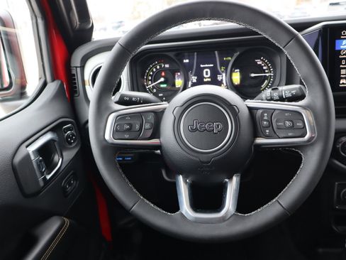 Used 2025 Jeep Wrangler Sahara w/ Safety Group image 15