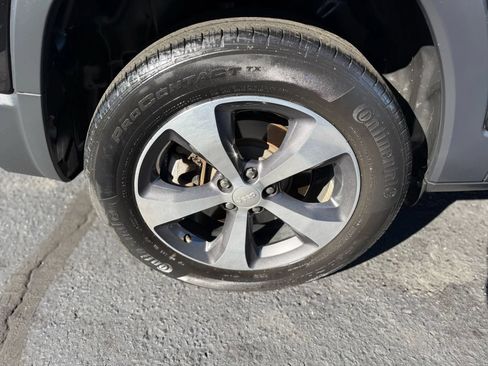 Used 2019 Jeep Cherokee Limited AWD/4WD image 52