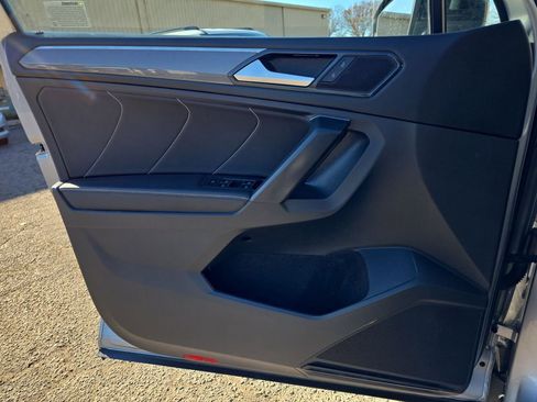 Used 2023 Volkswagen Tiguan SE R-Line image 36